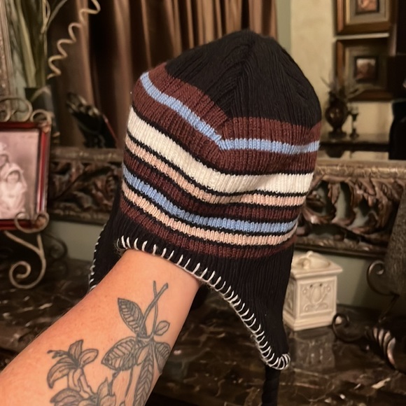 Warm colorful winter hoodie cap from Switzerland, never worn - Picture 3 of 3